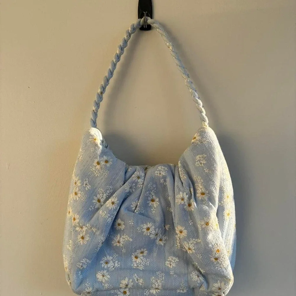 Blue floral fabric bag with rope handles and magnetic clasps | Coquette